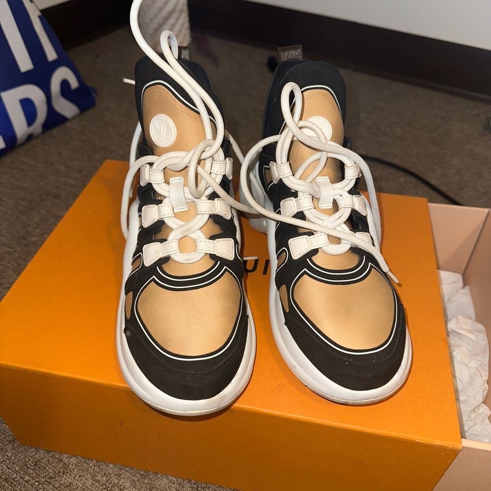 Louis Vuitton limited edition arch light sneakers size 39